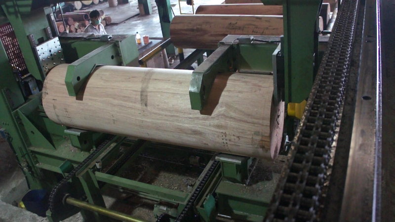 Log centering charger